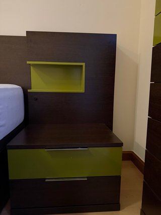 Set de 2 Mesillas de Noche y comoda habitacion