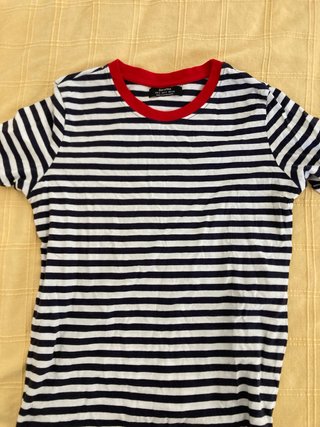Camiseta Bershka rayas azul y blanco