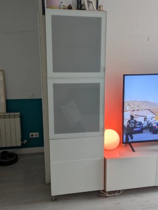 Estantería con vidriera IKEA blanca