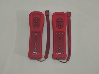 2 Mandos Wii Motion Plus Rojos + Fundas + Correas