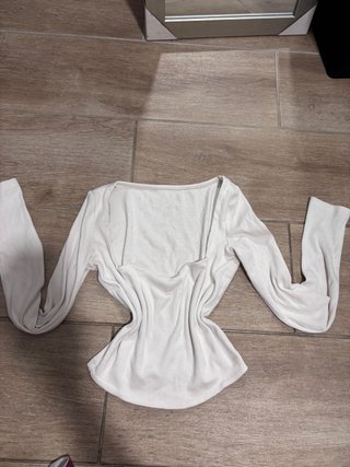 Top Manga Larga Escotado Blanco