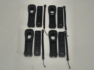 4 Mandos Wii Motion Plus Negros + Fundas + Correas