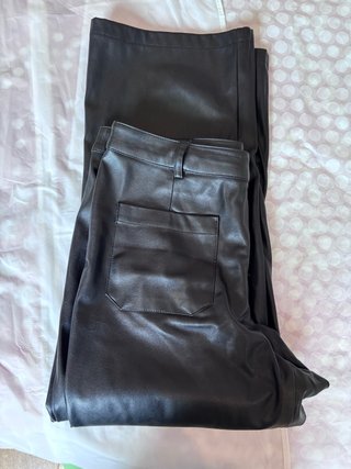 Pantalón símil piel negro