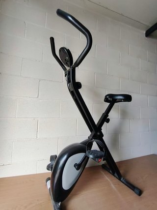 Bicicleta estática plegable negra