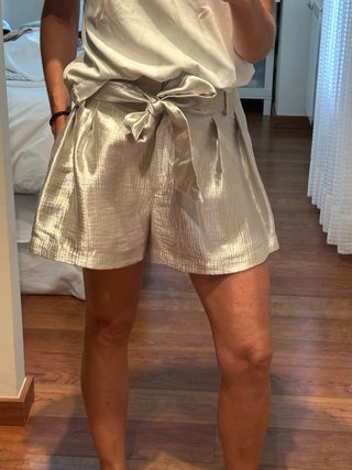 Bermuda Corta Plateada Zara con Lazada