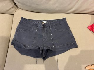 Pantalón corto vaquero gris Zara