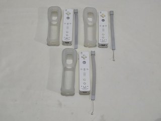 3 Mandos Wii Motion Plus Blancos + Fundas + Correa