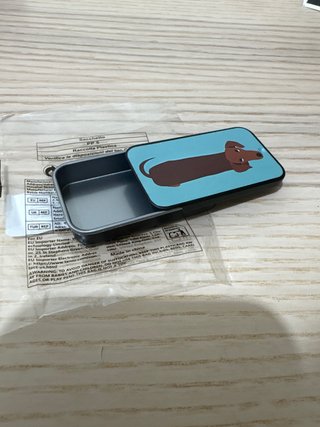 Pastillero con dibujo de perro salchicha