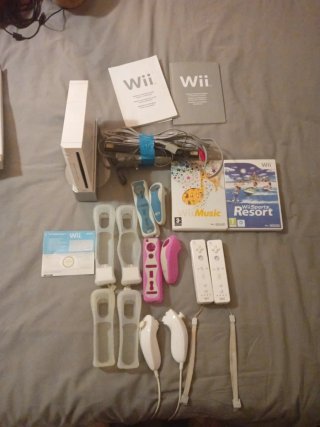 Consola Nintendo Wii con mandos y 2 juegos