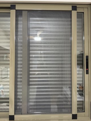 Mosquitera corredera para ventana