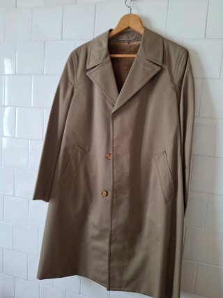 Gabardina Beige Clásica
