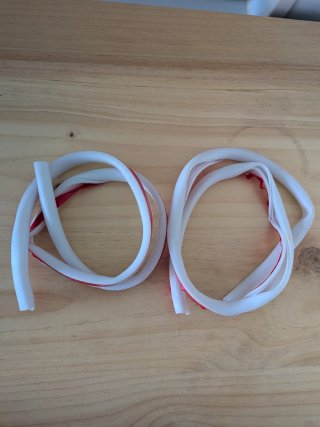 NUEVO 2 Tiras Cubrecables de goma blancas