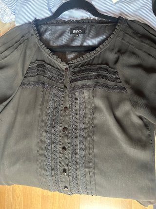 Blusa Romántica Negra de Blanco Talla M
