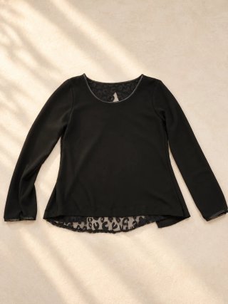 Blusa negra con detalle de encaje talla Unica