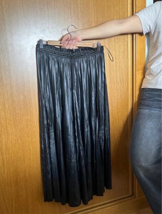 Pantalón Ancho Efecto Cuero Negro
