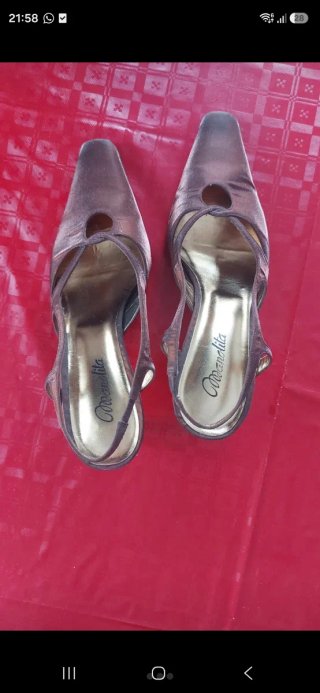 Zapatos de fiesta marrón. Talla 40,5