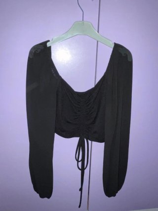 Blusa negra de manga larga