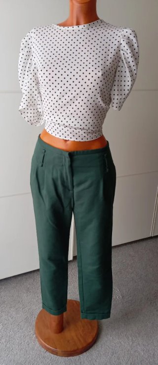 Pantalón Verde Zara. Talla L.