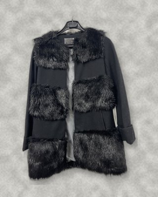 Chaqueta Negra con Detalles de Pelo Talla M