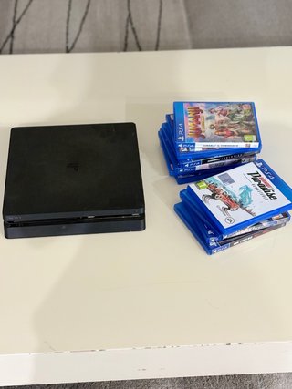 PlayStation 4 Slim (PS4) con giochi