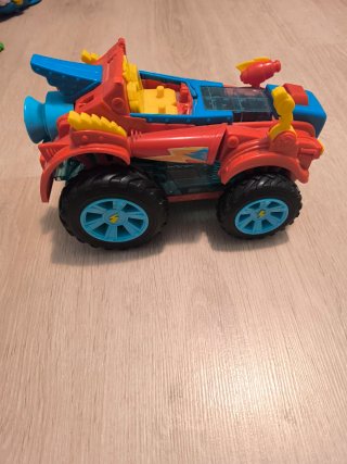 Coche Superthings