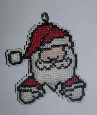 Adorno de Papá Noel en punto de cruz