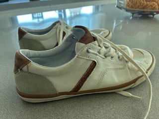 Zapatillas Deportivas Blancas y Marrones