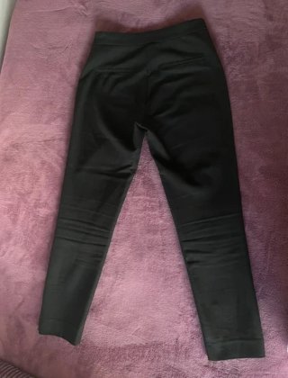 Pantalón negro vestir de Stradivarius