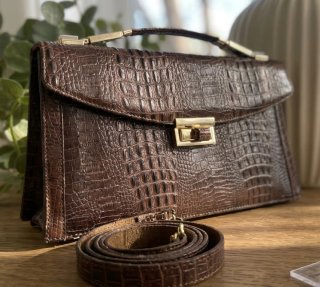 Bolso de mano efecto piel de cocodrilo