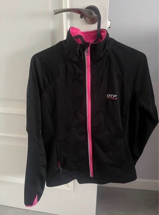 Chaqueta Deportiva OTP Extreme Negra y Rosa
