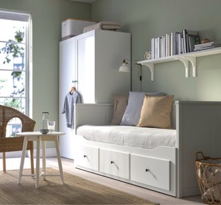 Divano bianco Ikea con materassi
