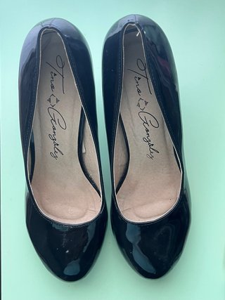 Zapatos de tacón negros Tina González