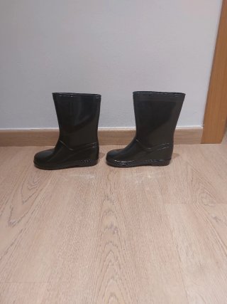 Botas de agua negras. N° 33