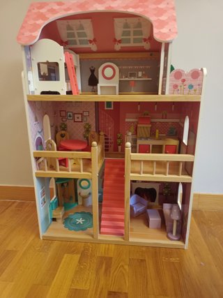Casita de Muñecas de Madera