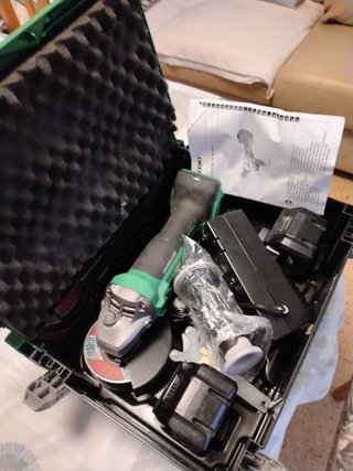 Amoladora a Batería Hikoki con 10 Discos