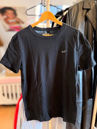 Camiseta negra Hollister