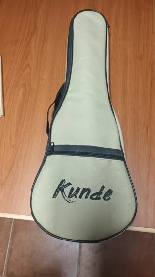 Ukelele Kunde Sun 21" con funda y afinador.