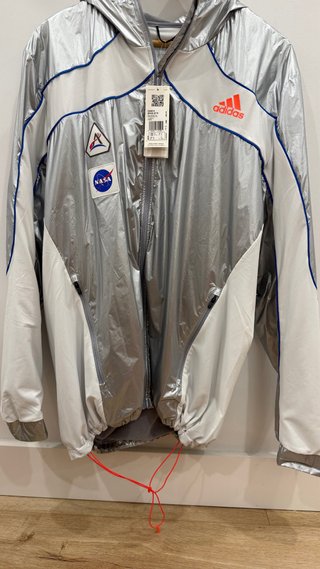Chaqueta Deportiva Adidas NASA Plateada