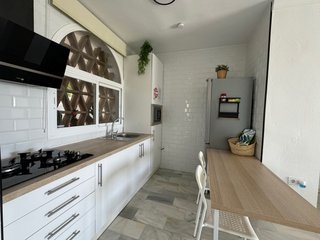 Mesa/Escritorio con patas blancas