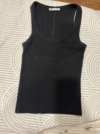 Camiseta de tirantes negra Zara