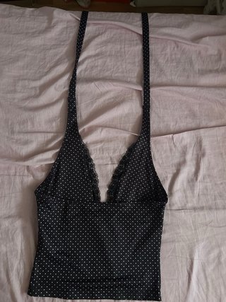 Top de lunares con escote