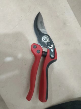 Tijeras de podar de la marca Kamikaze .