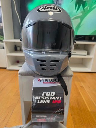 Casco de moto Arai gris nuevo sin usar gama alta