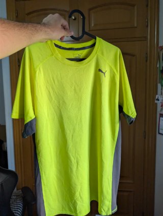 Camiseta deportiva Puma amarilla y gris