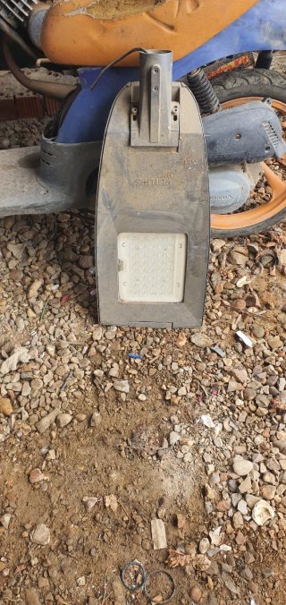 Foco LED y dos de bombilla de bajo consumo