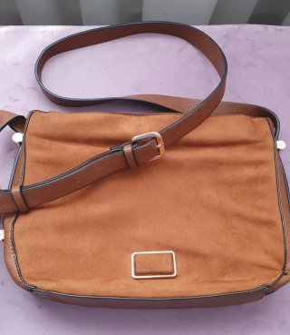 Bolso de ante Parfois color camel