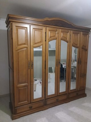 Armario Antiguo de Madera Maciza