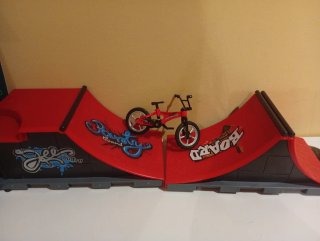 Skate Park con Bicicleta de Dedo