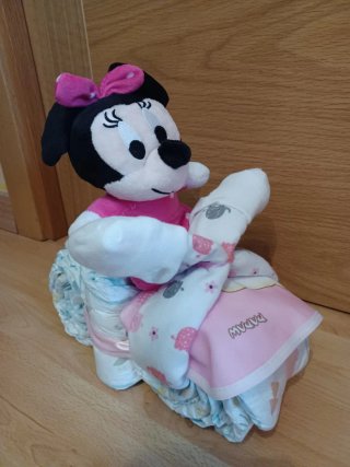Regalo de pañales con peluche de Minnie