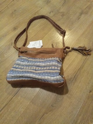 Bolso Hippie con Etiqueta